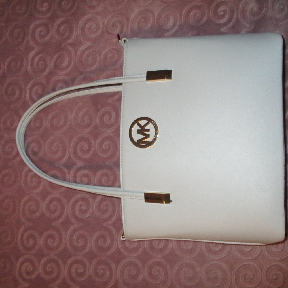 Michael Kors Purse (not authentic)